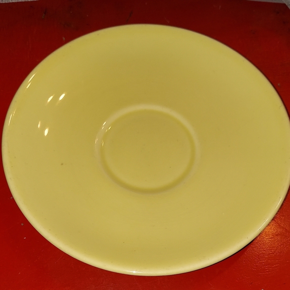 2 Vintage Taylor Smith & Taylor T.S.&T. Lu-Ray Pastels U.S.A. 6 in Yellow Plates - Picture 6 of 7